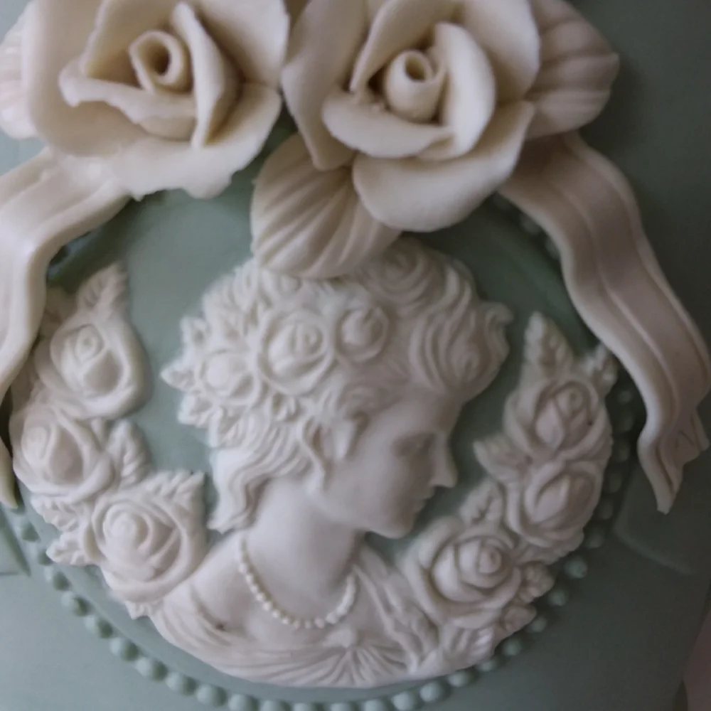 Stunning Porcelain Fully Functional Flower Watering Pot! - Picture 2 of 11
